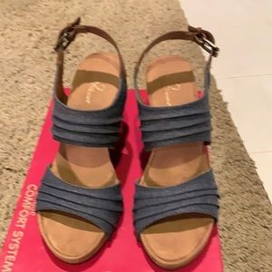 AEROSOLES Blue and Brown Sandals